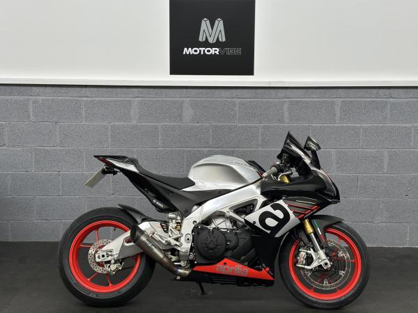 Aprilia RSV4 1000 1000 RR Super Sports Petrol Manual Euro 4 (201 ps)