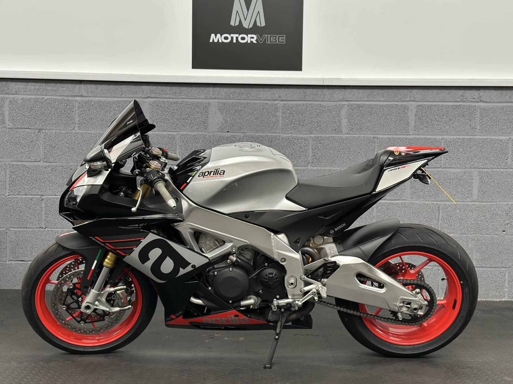 Aprilia RSV4 1000 1000 RR Super Sports Petrol Manual Euro 4 (201 ps)