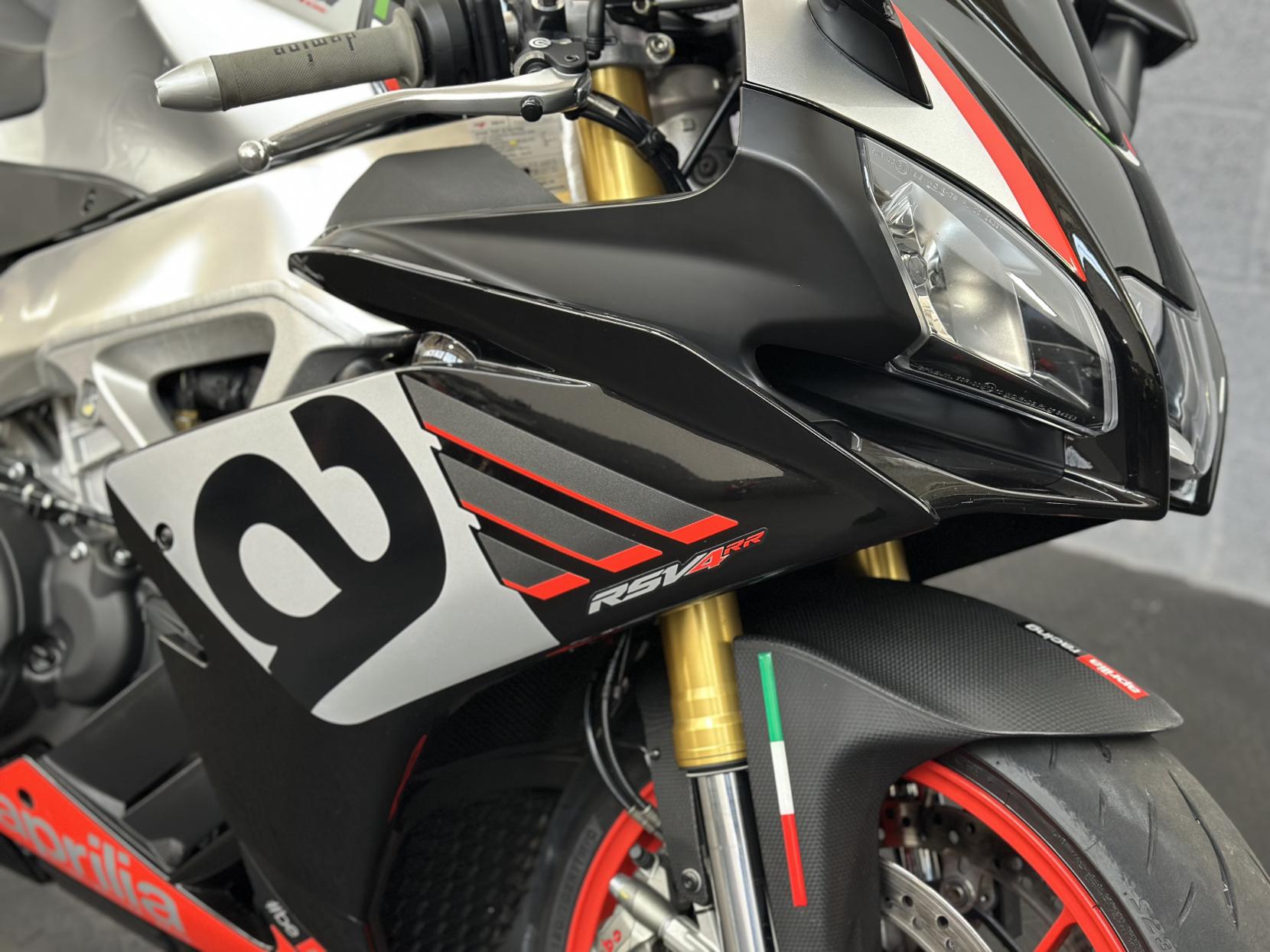 Aprilia RSV4 1000 1000 RR Super Sports Petrol Manual Euro 4 (201 ps)