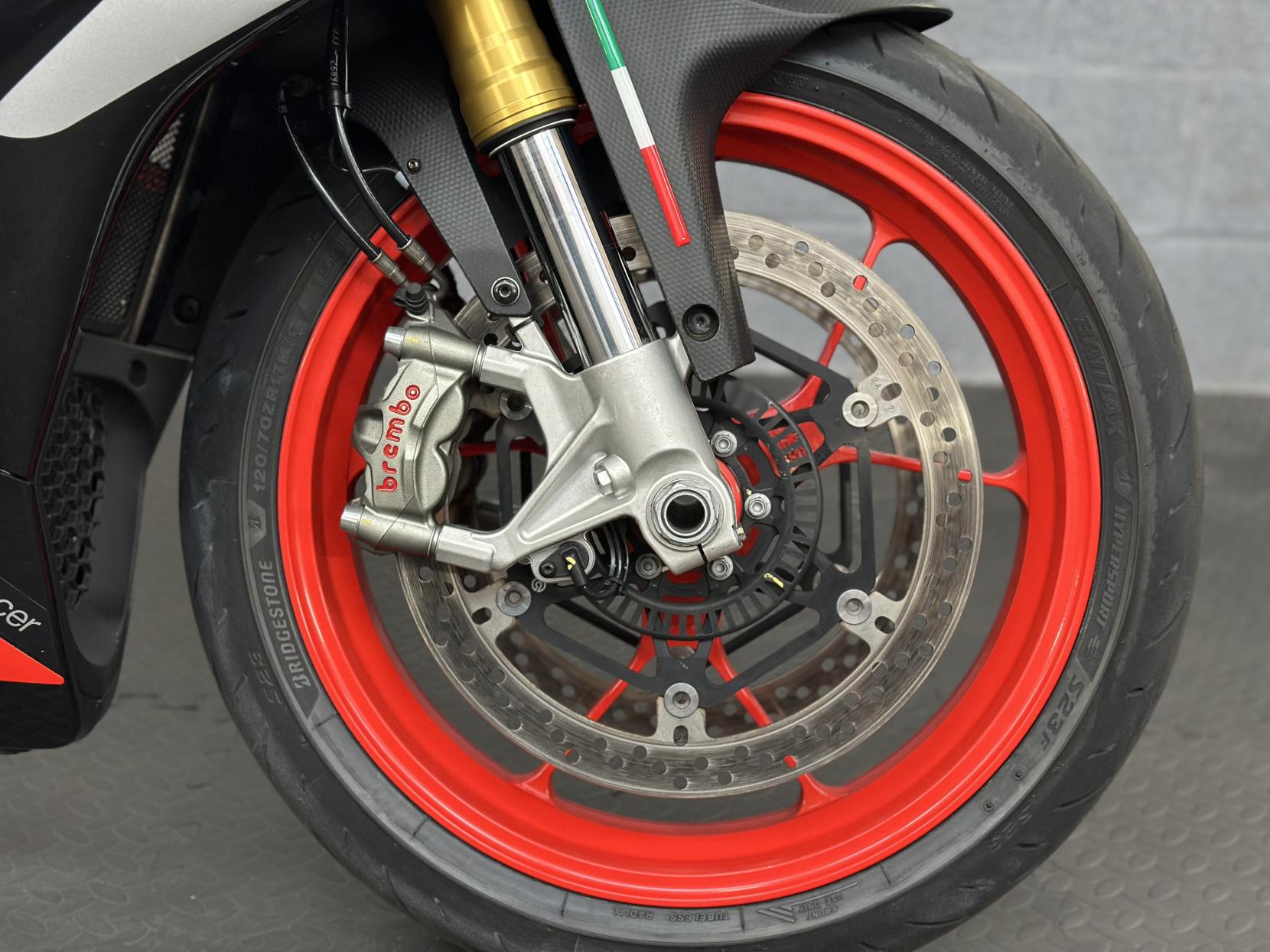 Aprilia RSV4 1000 1000 RR Super Sports Petrol Manual Euro 4 (201 ps)
