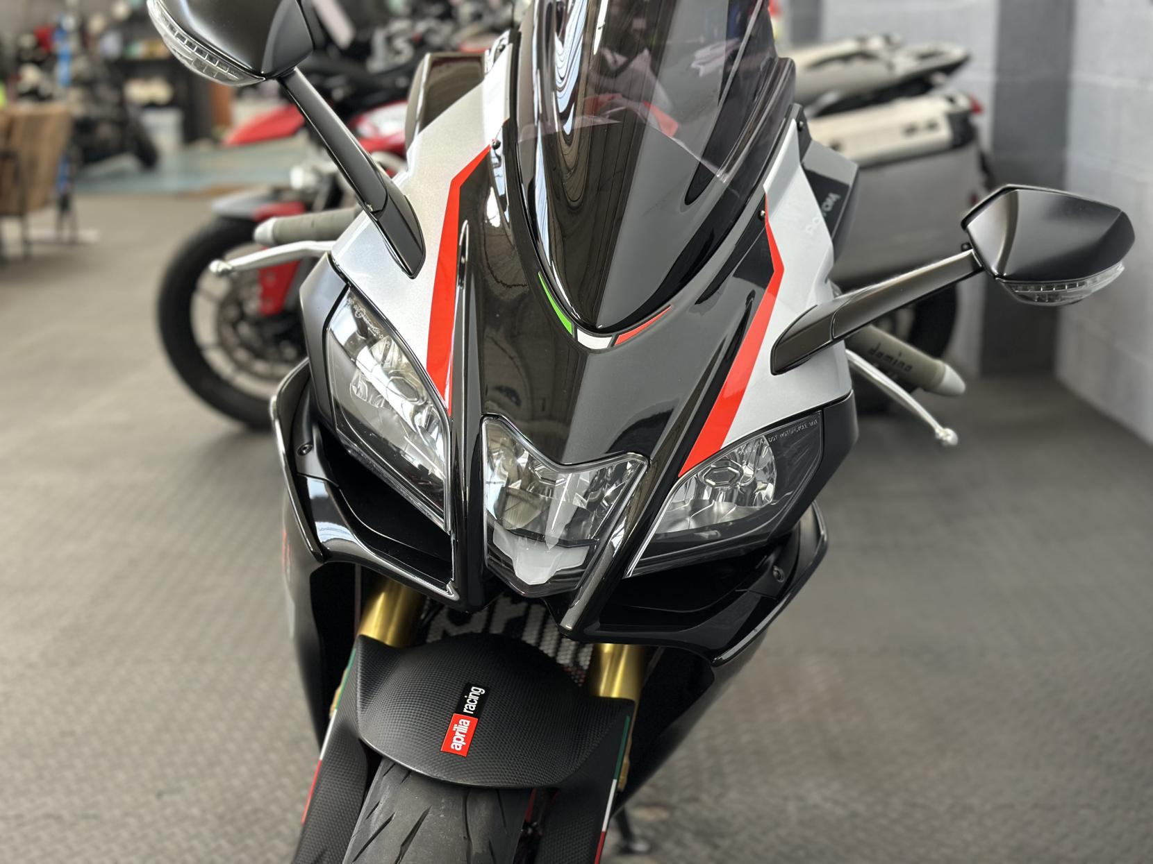 Aprilia RSV4 1000 1000 RR Super Sports Petrol Manual Euro 4 (201 ps)