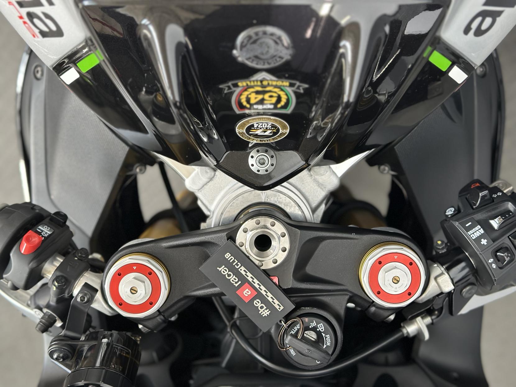 Aprilia RSV4 1000 1000 RR Super Sports Petrol Manual Euro 4 (201 ps)