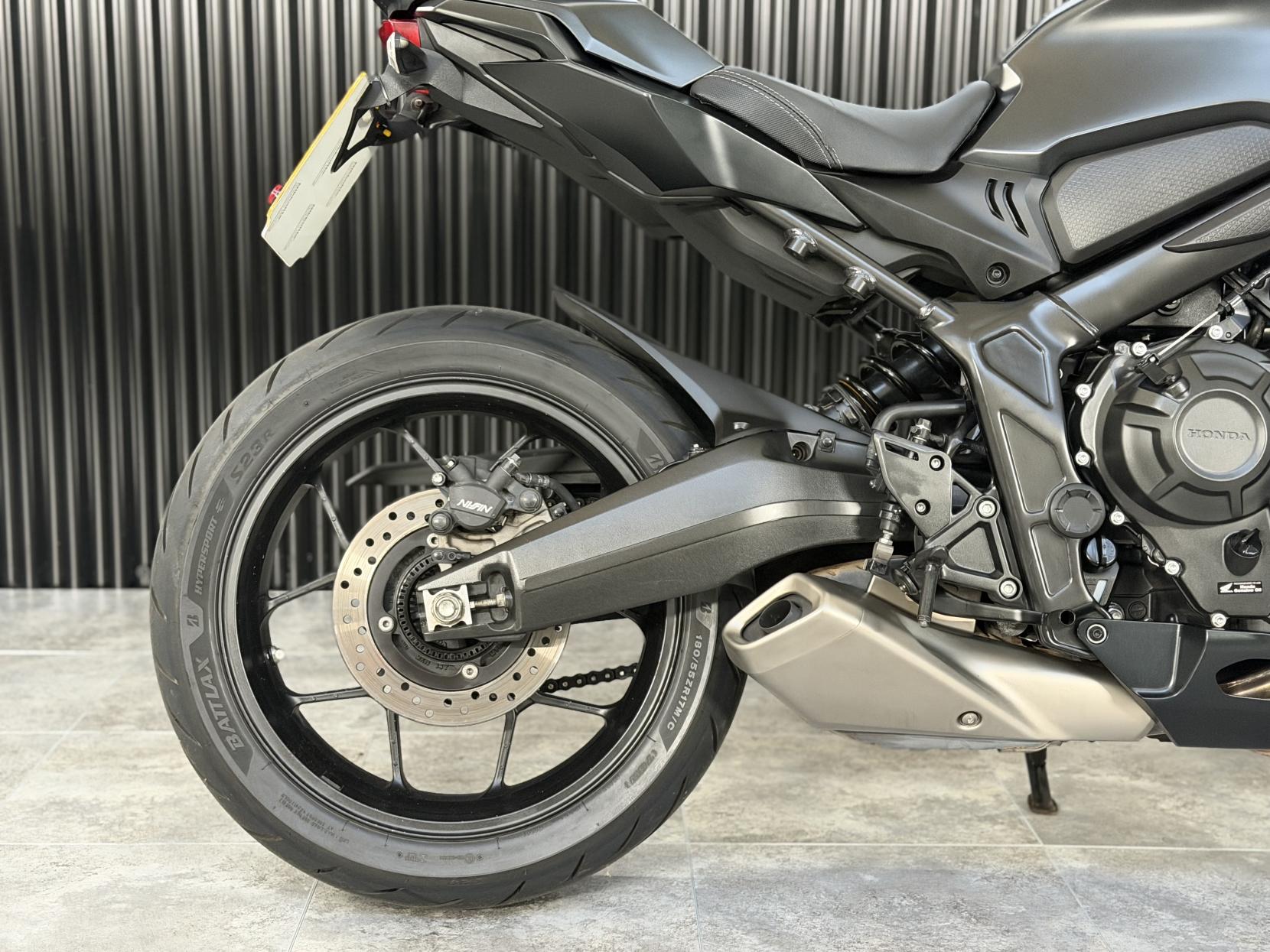 Honda CB650R Naked (2020 - )