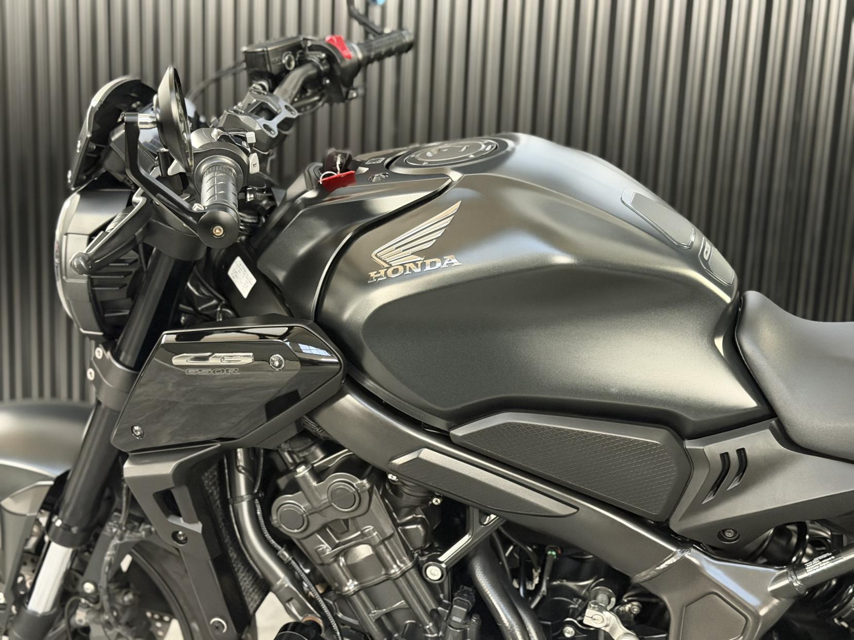 Honda CB650R Naked (2020 - )