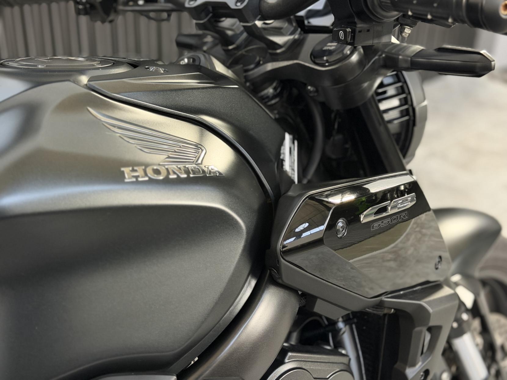 Honda CB650R Naked (2020 - )