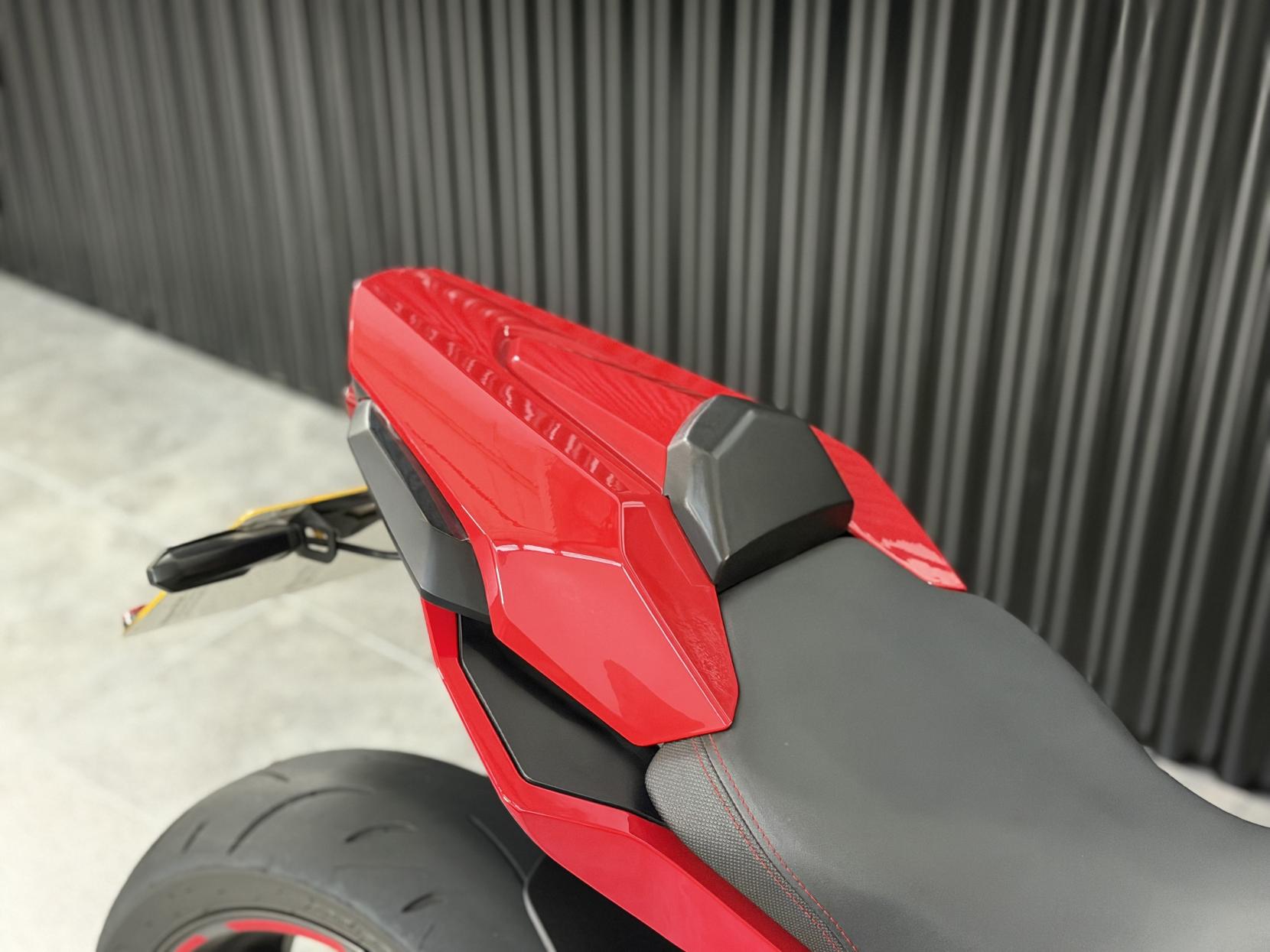 Honda CBR650R 650 Super Sports Petrol Manual Euro 4 (95 ps)