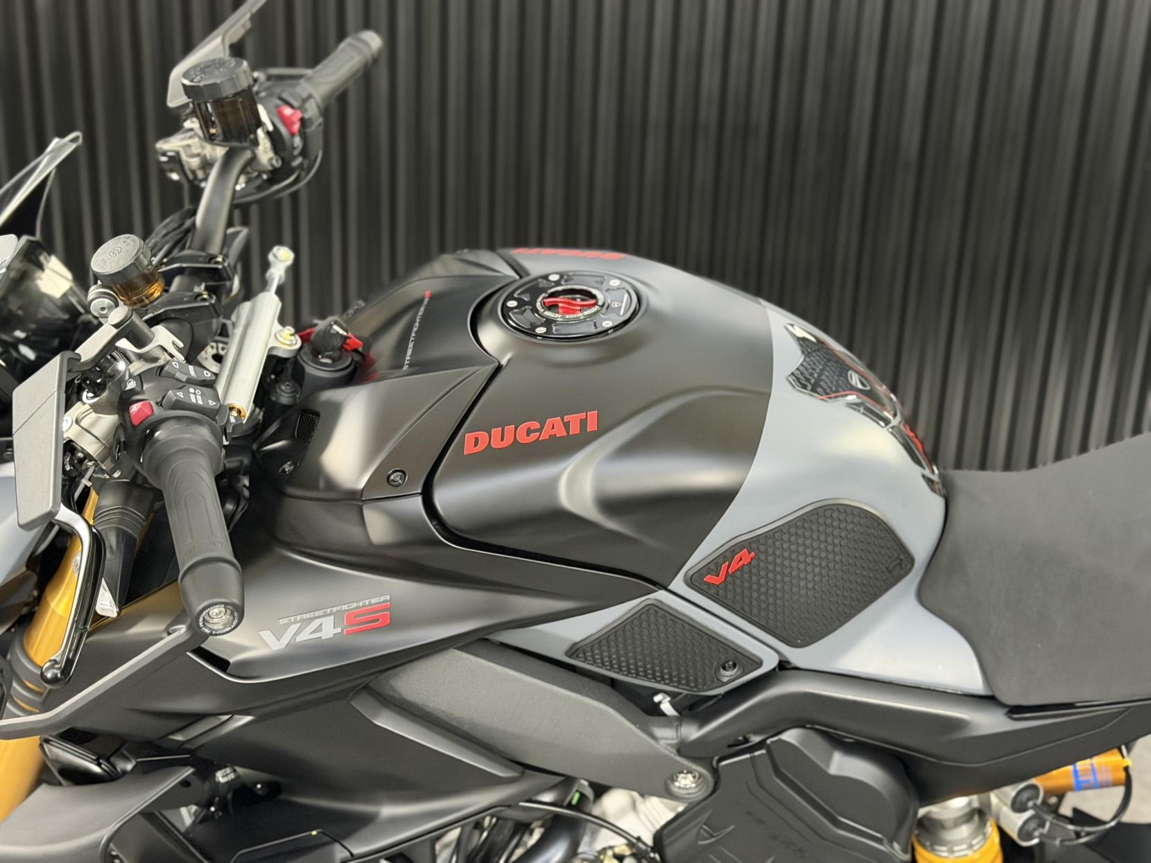 Ducati Streetfighter V4S 1103 Naked Petrol Ducati Quick Shift - EVO 2 Euro 5 (208 ps)