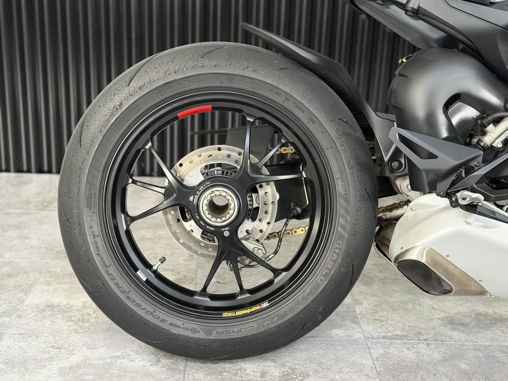 Ducati Streetfighter V4S 1103 Naked Petrol Ducati Quick Shift - EVO 2 Euro 5 (208 ps)