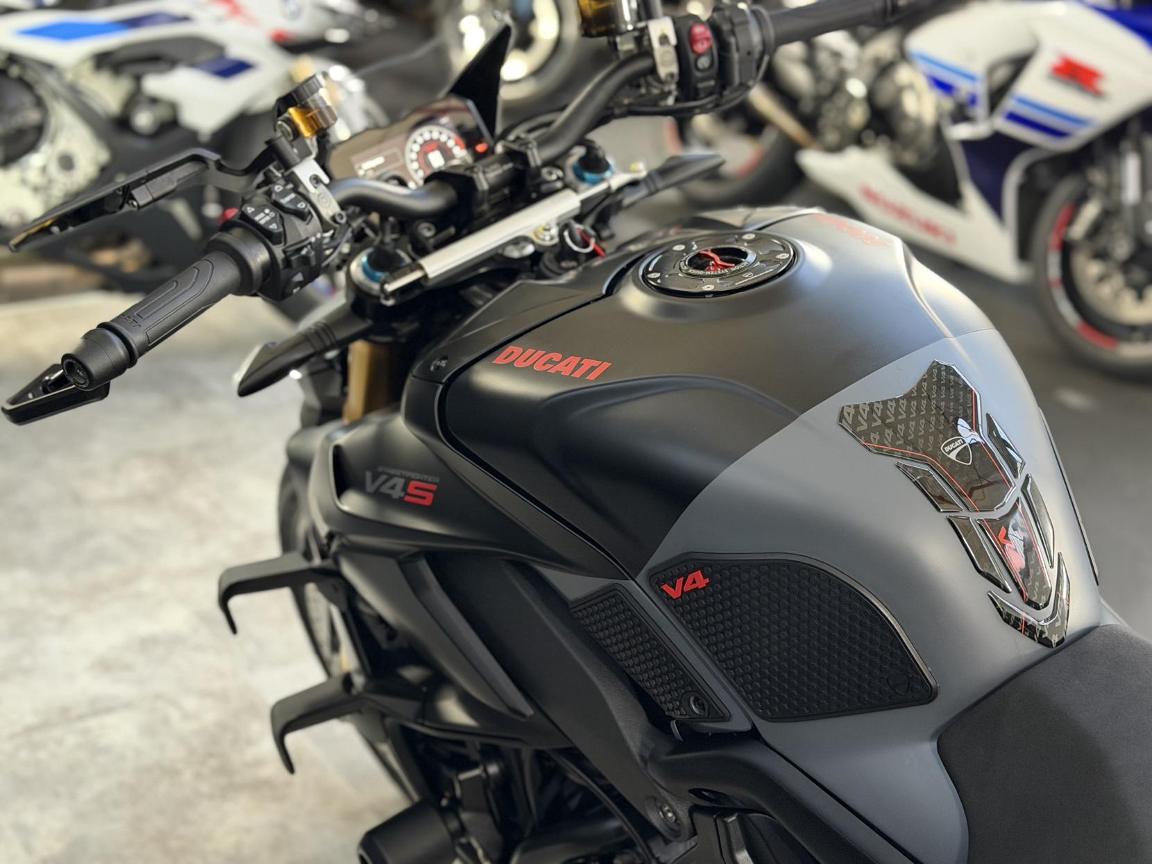 Ducati Streetfighter V4S 1103 Naked Petrol Ducati Quick Shift - EVO 2 Euro 5 (208 ps)