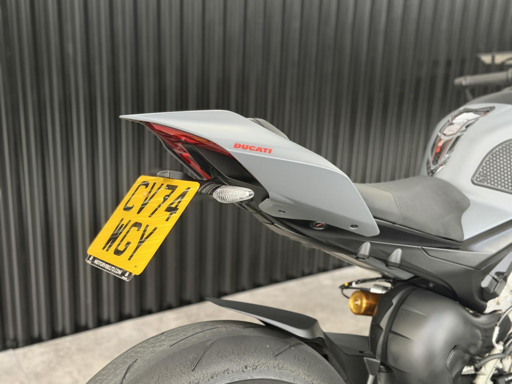 Ducati Streetfighter V4S 1103 Naked Petrol Ducati Quick Shift - EVO 2 Euro 5 (208 ps)