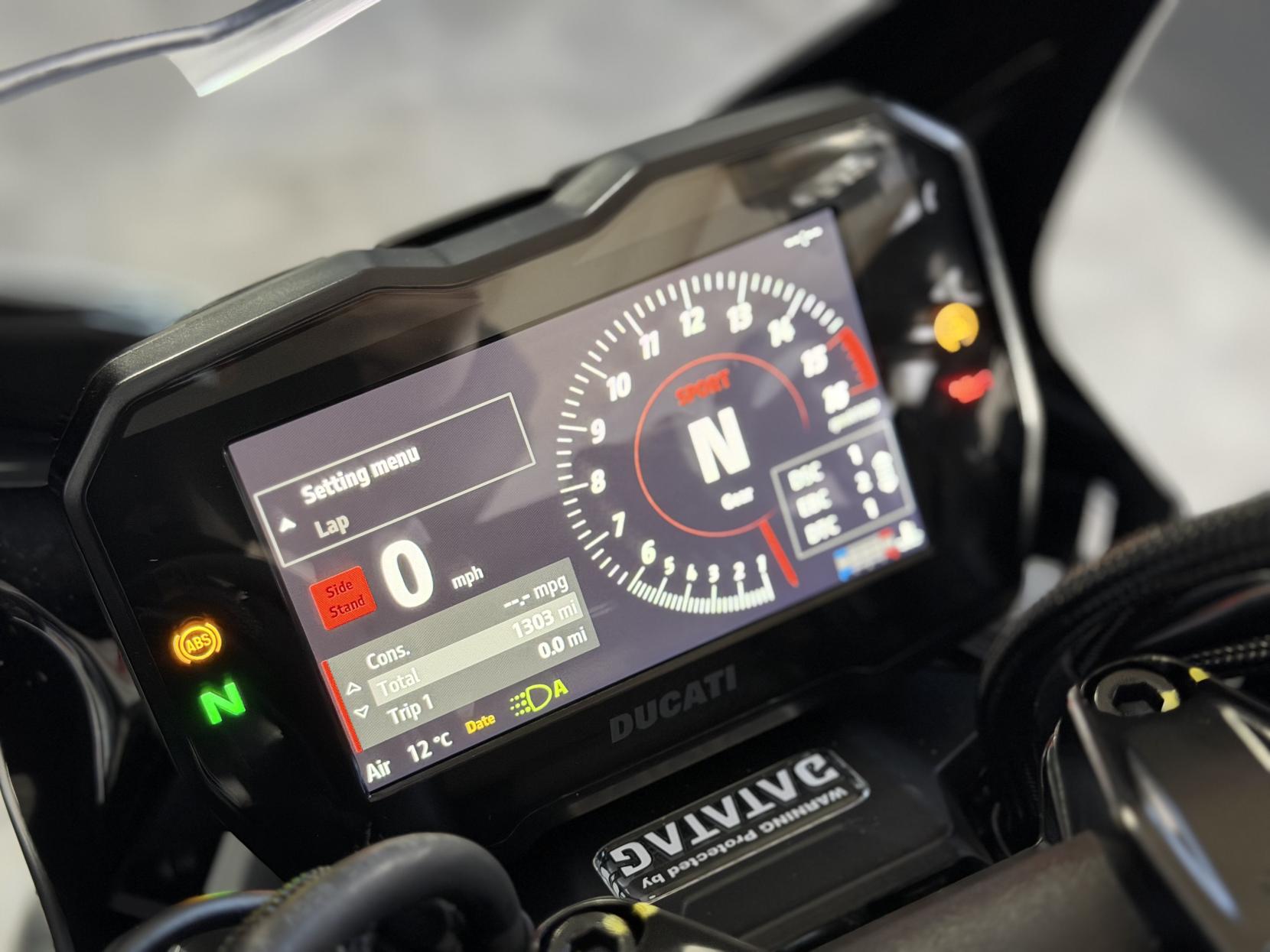 Ducati Streetfighter V4S 1103 Naked Petrol Ducati Quick Shift - EVO 2 Euro 5 (208 ps)