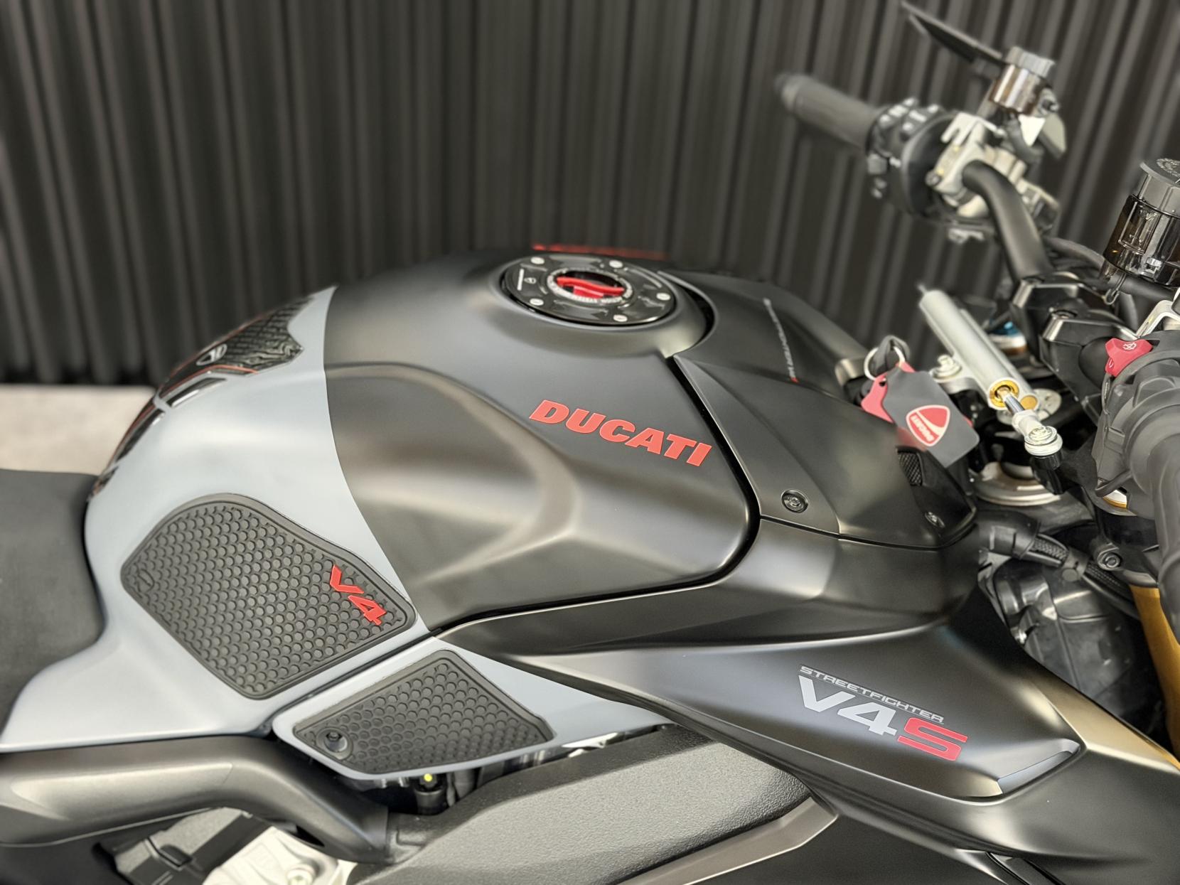 Ducati Streetfighter V4S 1103 Naked Petrol Ducati Quick Shift - EVO 2 Euro 5 (208 ps)