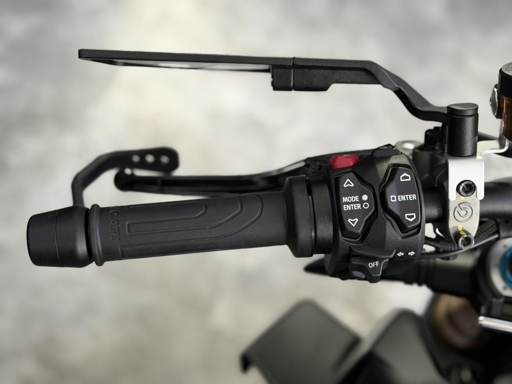 Ducati Streetfighter V4S 1103 Naked Petrol Ducati Quick Shift - EVO 2 Euro 5 (208 ps)