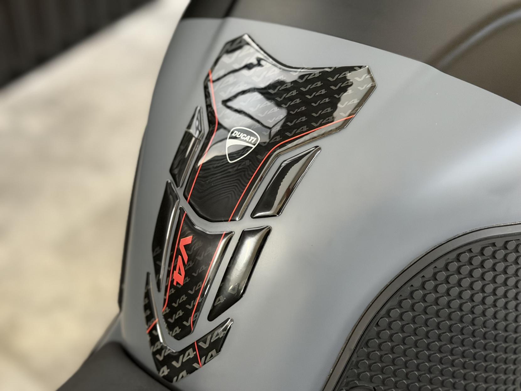 Ducati Streetfighter V4S 1103 Naked Petrol Ducati Quick Shift - EVO 2 Euro 5 (208 ps)