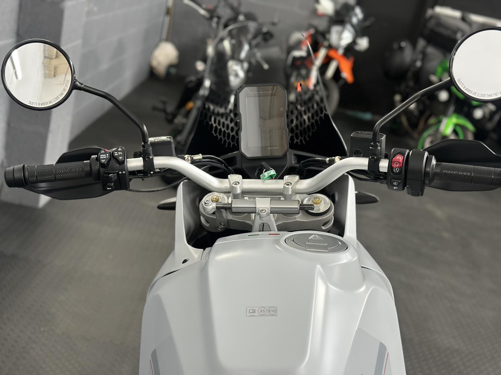 Ducati DesertX 937 Adventure Petrol Ducati Quick Shift Euro 5 (110 ps)