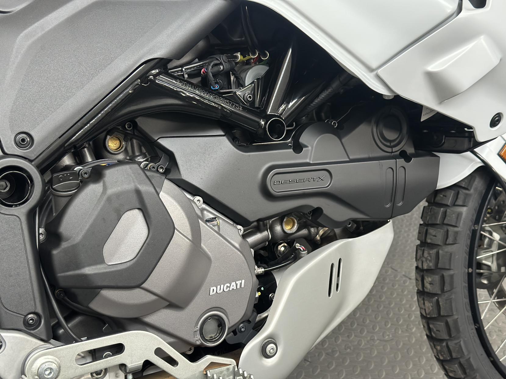 Ducati DesertX 937 Adventure Petrol Ducati Quick Shift Euro 5 (110 ps)