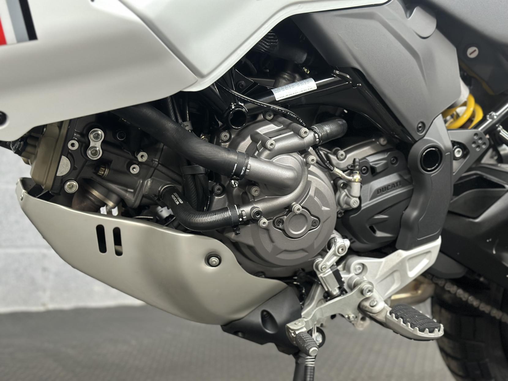 Ducati DesertX 937 Adventure Petrol Ducati Quick Shift Euro 5 (110 ps)