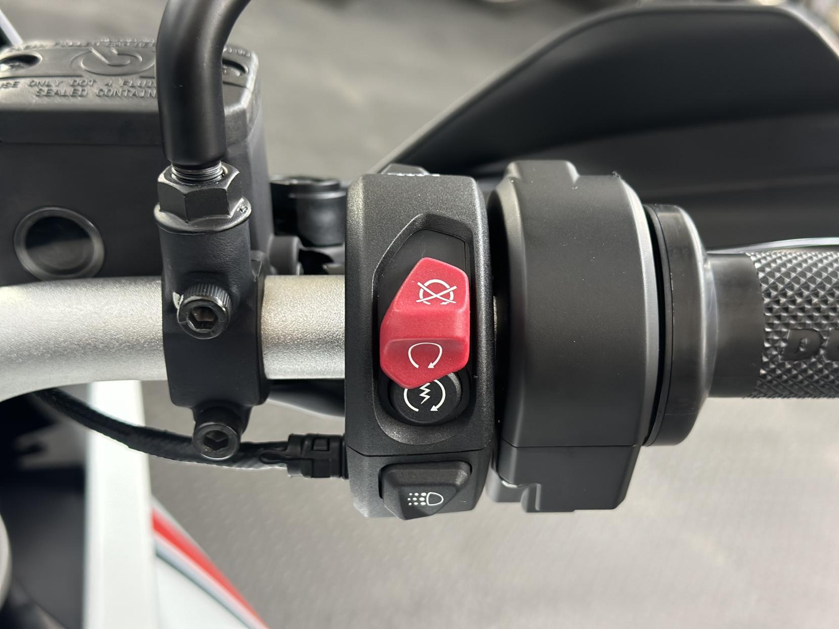 Ducati DesertX 937 Adventure Petrol Ducati Quick Shift Euro 5 (110 ps)
