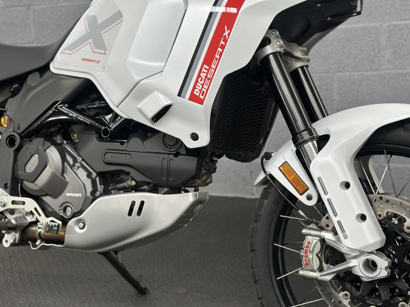Ducati DesertX 937 Adventure Petrol Ducati Quick Shift Euro 5 (110 ps)