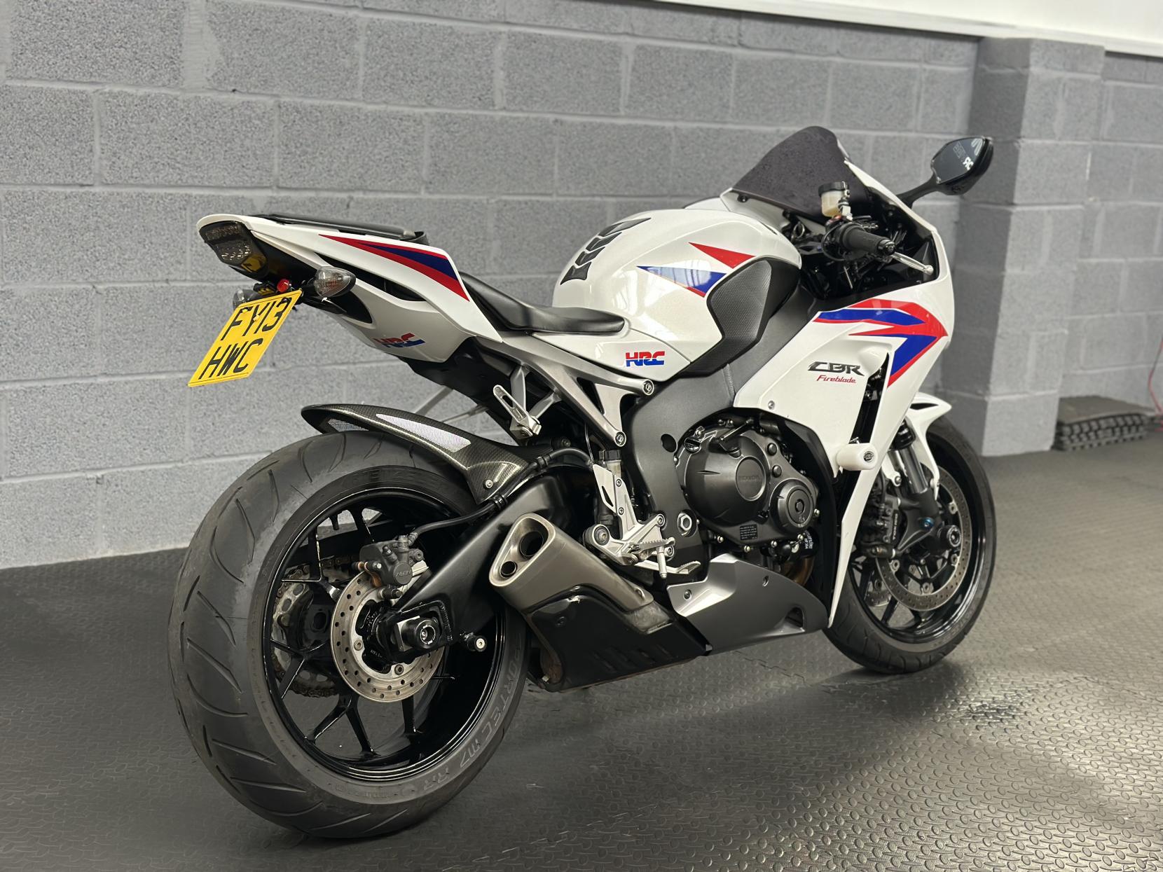 Honda CBR1000RR Fireblade 1000 Super Sports Petrol Manual (178 ps)