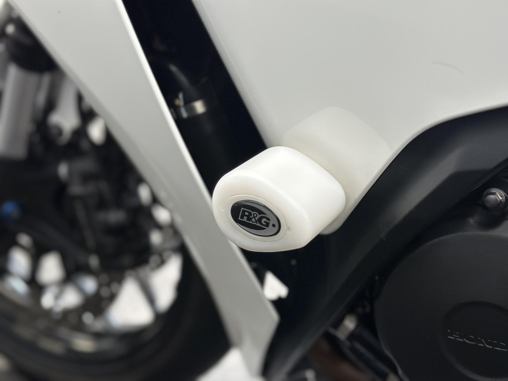 Honda CBR1000RR Fireblade 1000 Super Sports Petrol Manual (178 ps)