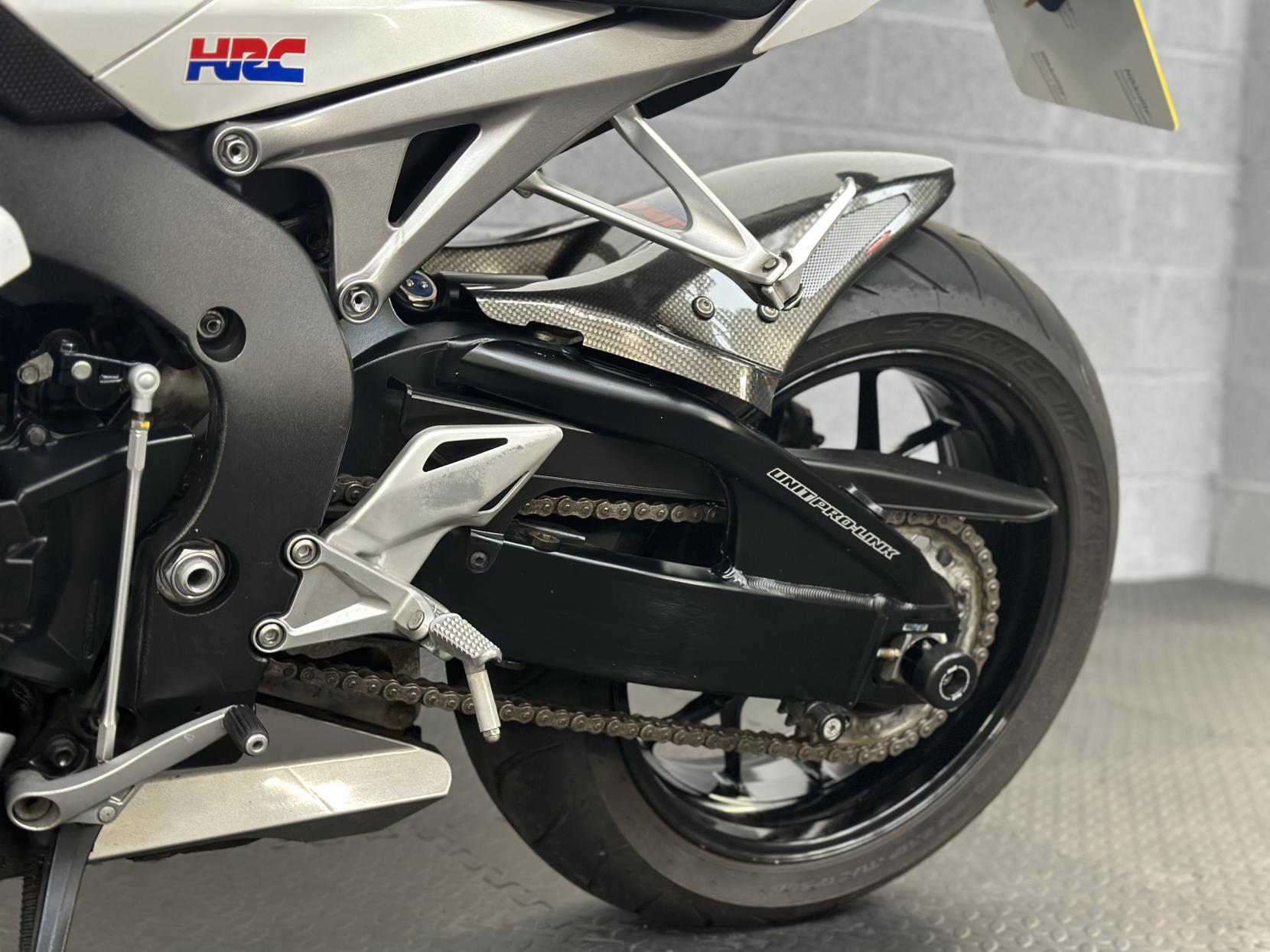 Honda CBR1000RR Fireblade 1000 Super Sports Petrol Manual (178 ps)