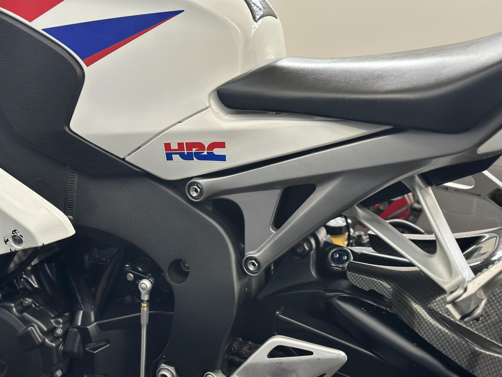 Honda CBR1000RR Fireblade 1000 Super Sports Petrol Manual (178 ps)