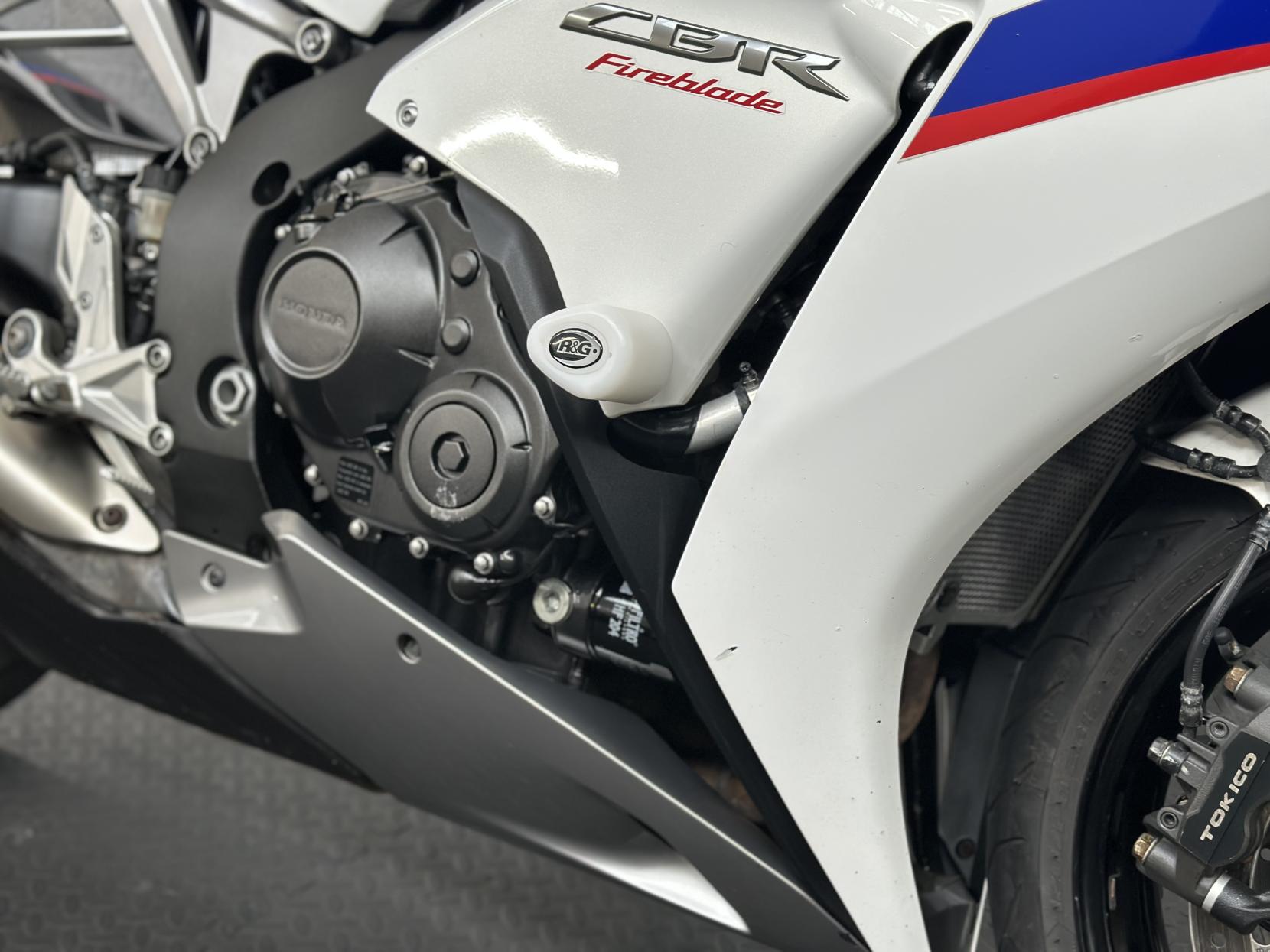 Honda CBR1000RR Fireblade 1000 Super Sports Petrol Manual (178 ps)