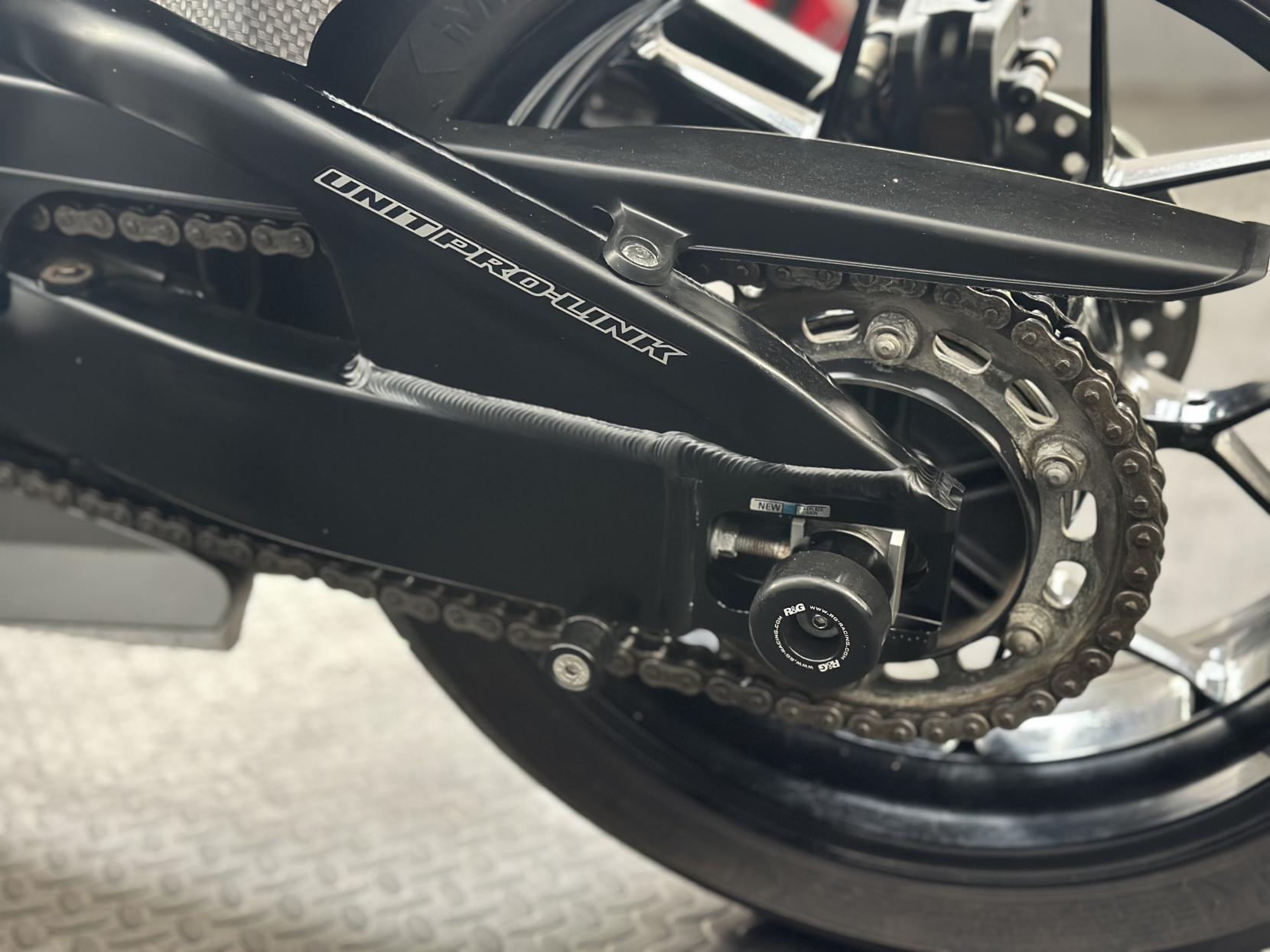 Honda CBR1000RR Fireblade 1000 Super Sports Petrol Manual (178 ps)