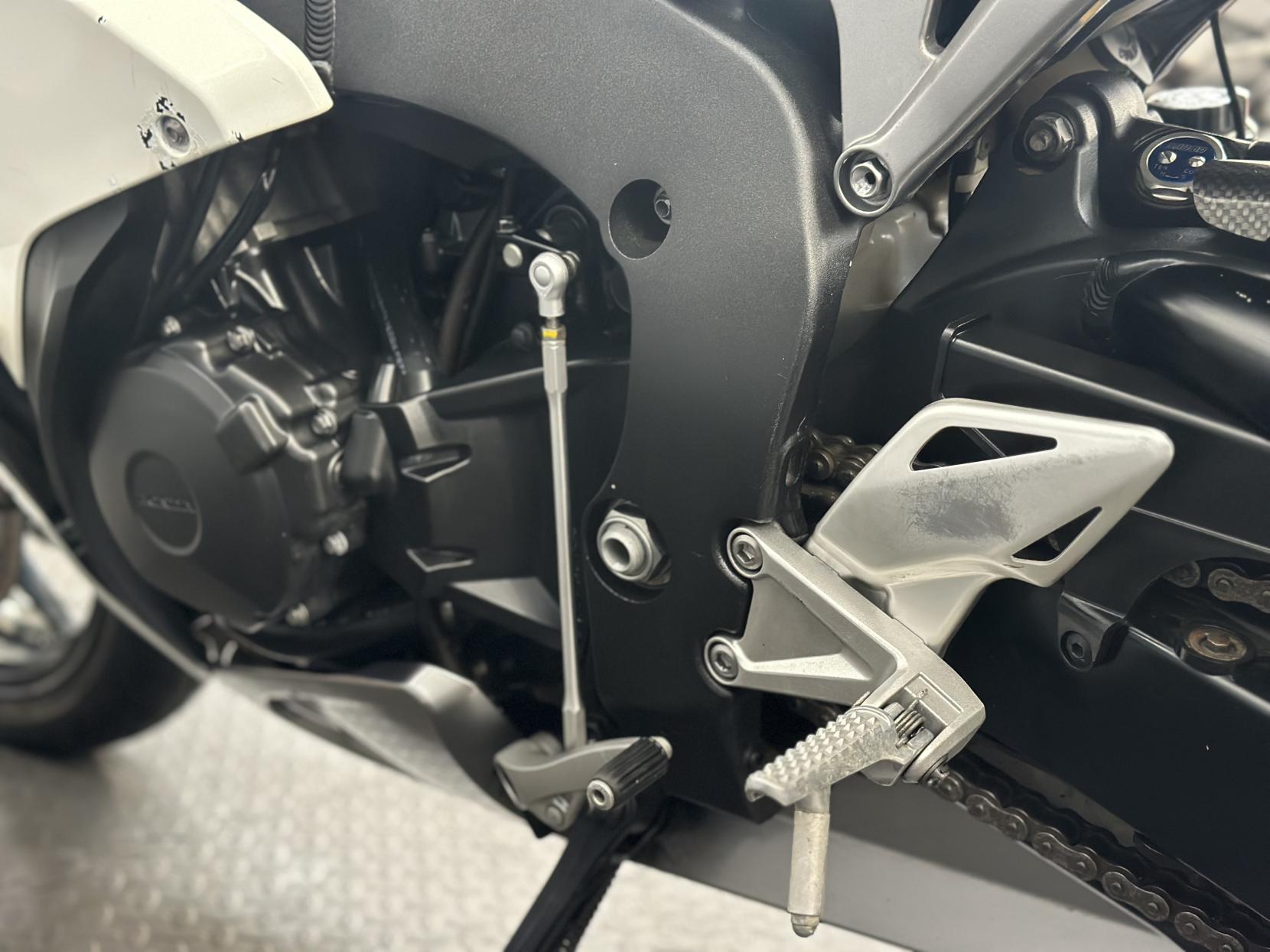 Honda CBR1000RR Fireblade 1000 Super Sports Petrol Manual (178 ps)