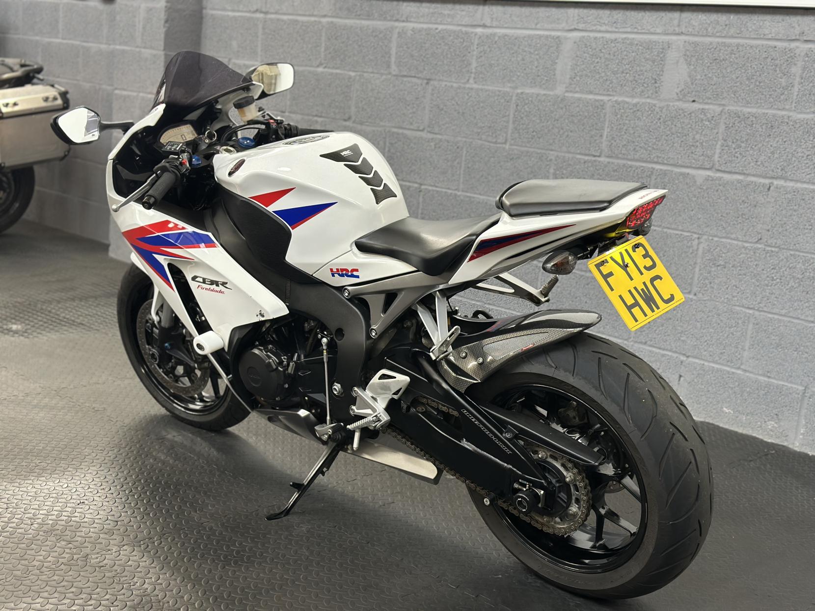 Honda CBR1000RR Fireblade 1000 Super Sports Petrol Manual (178 ps)
