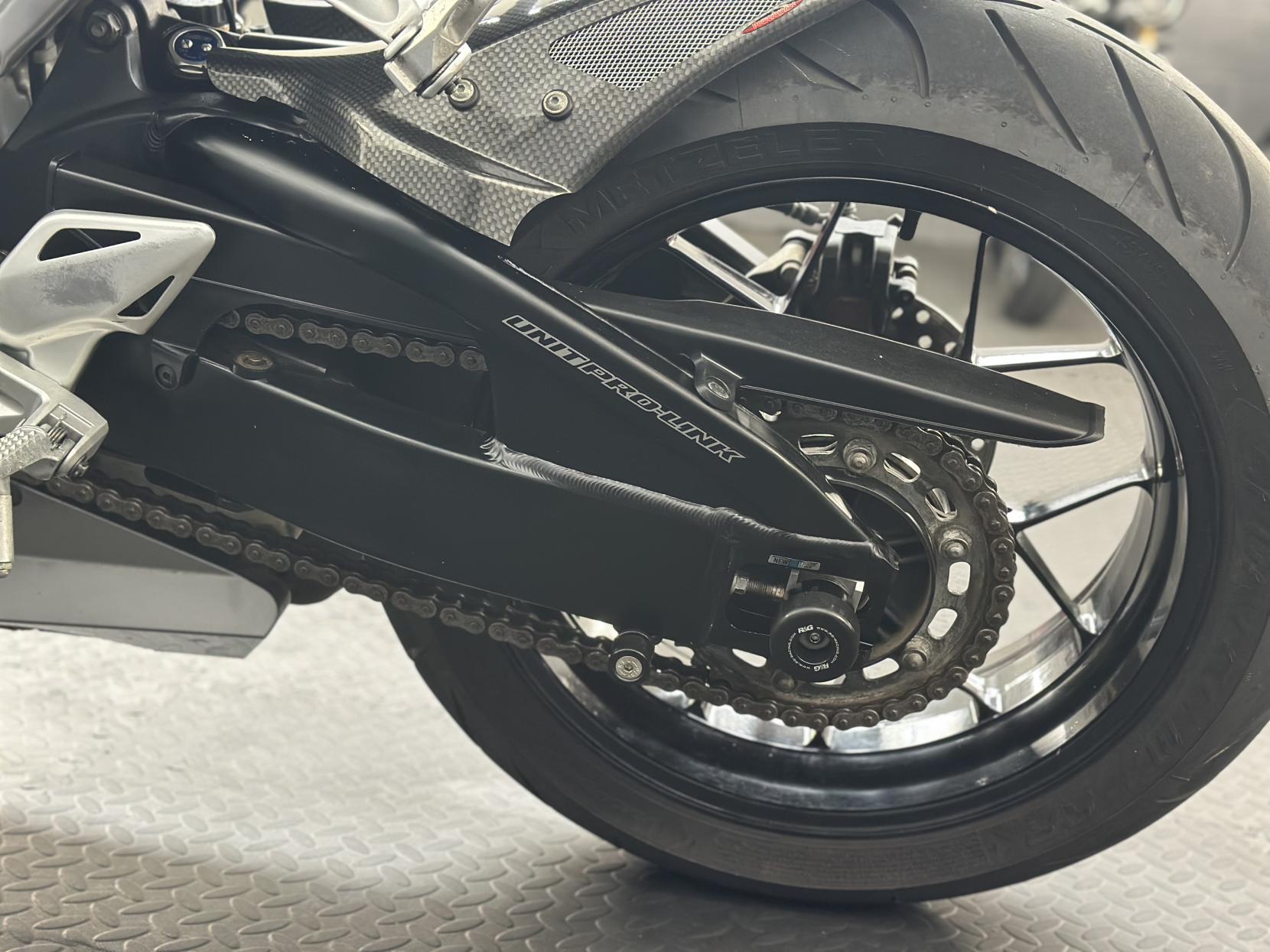 Honda CBR1000RR Fireblade 1000 Super Sports Petrol Manual (178 ps)