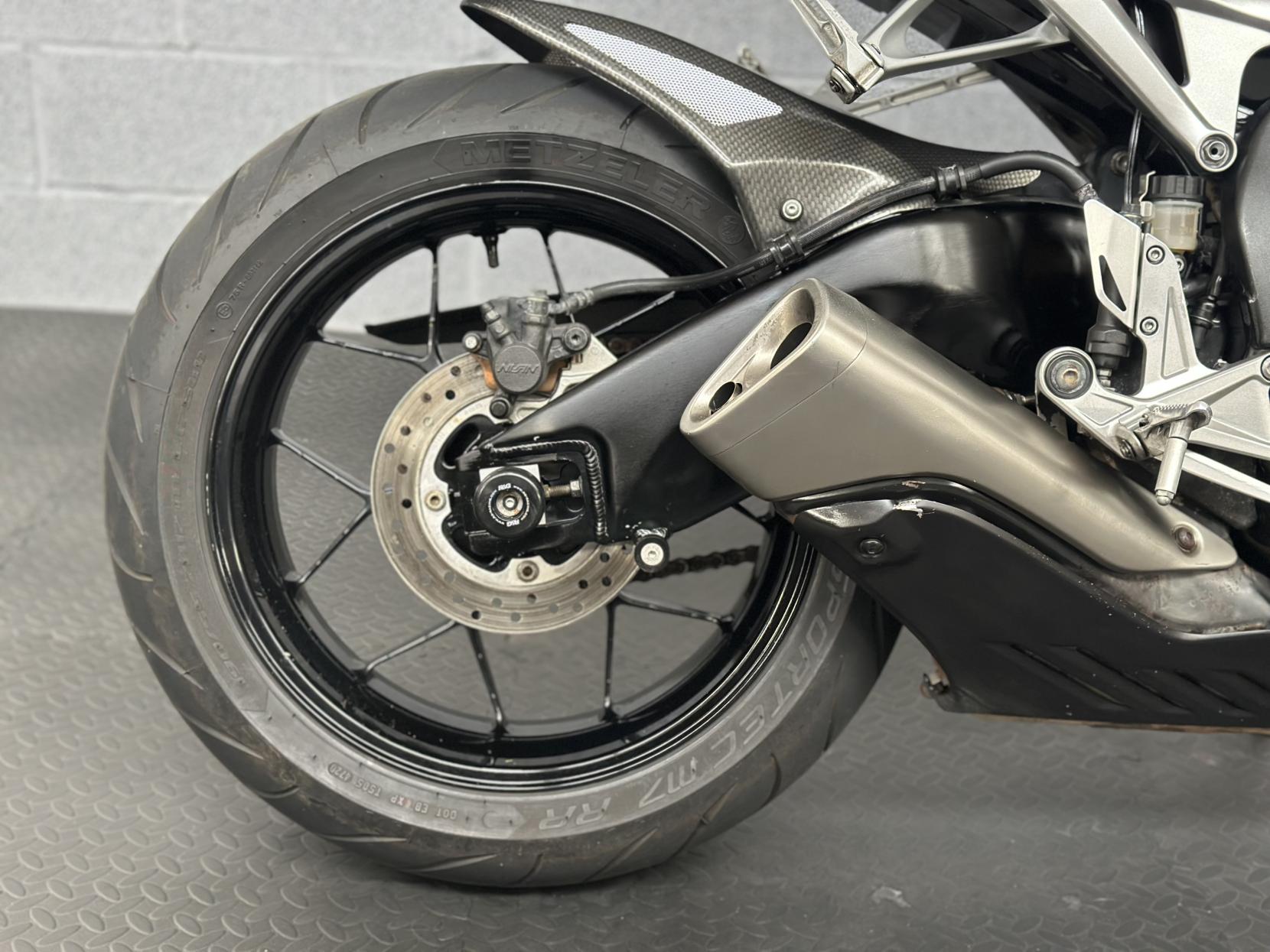 Honda CBR1000RR Fireblade 1000 Super Sports Petrol Manual (178 ps)