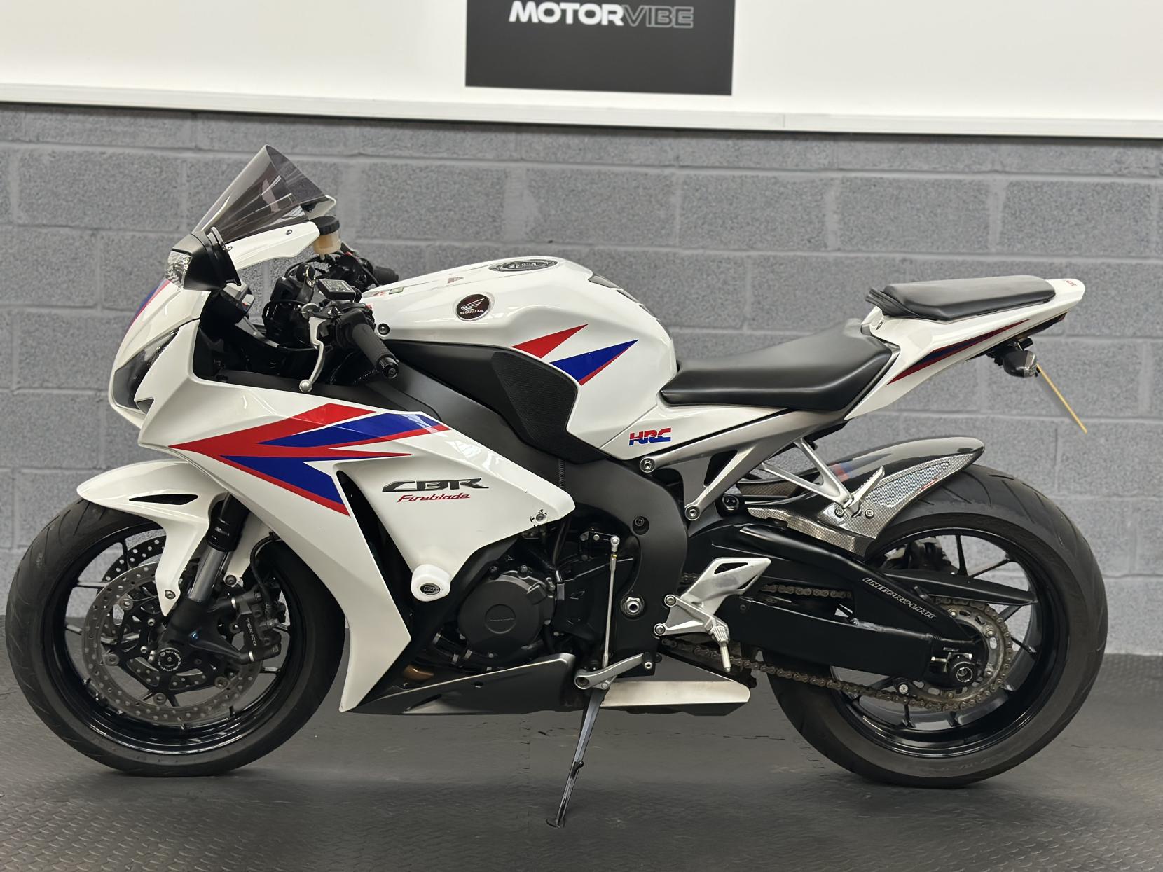 Honda CBR1000RR Fireblade 1000 Super Sports Petrol Manual (178 ps)