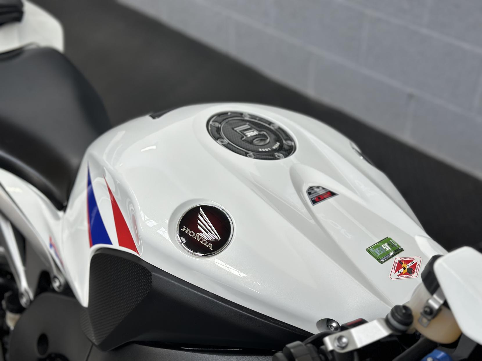 Honda CBR1000RR Fireblade 1000 Super Sports Petrol Manual (178 ps)