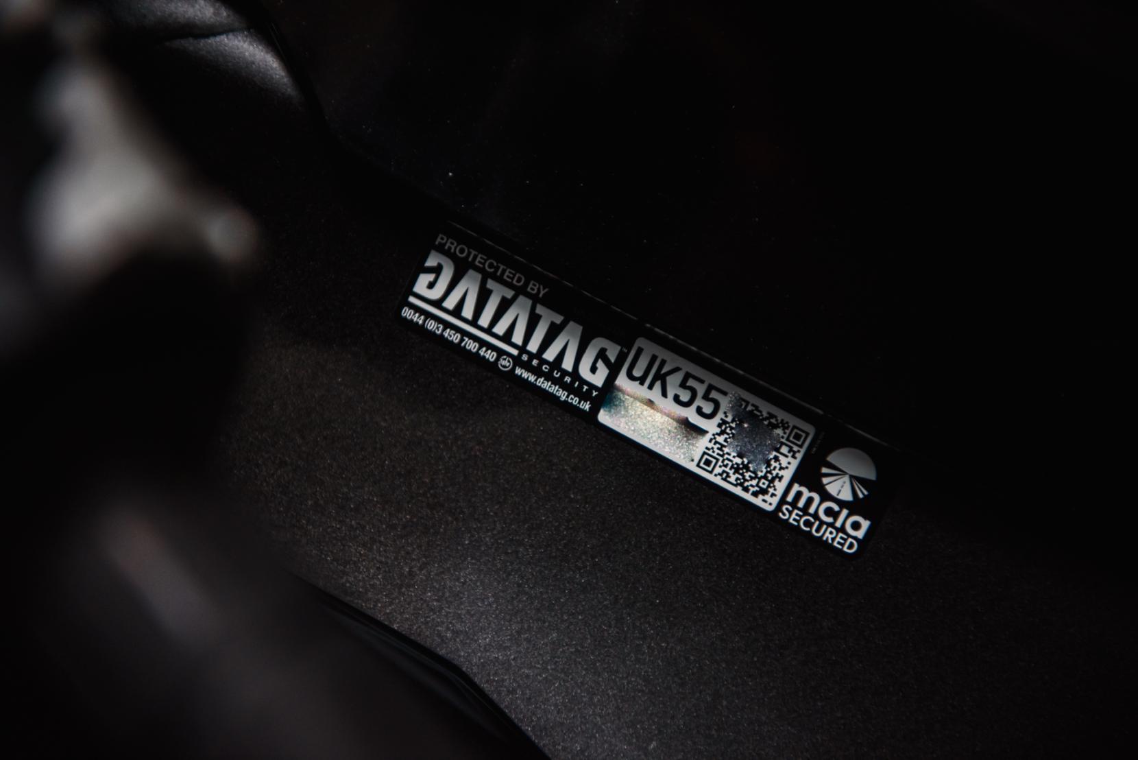 Kawasaki Ninja ZX-10R 1000 Super Sports Petrol Manual Euro 5 (213 ps)