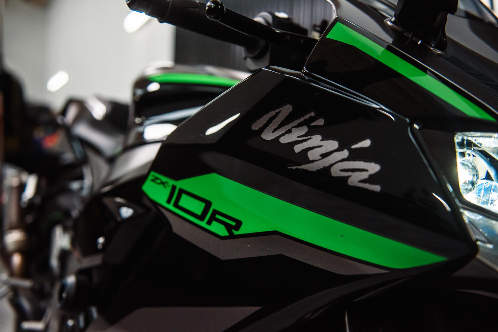 Kawasaki Ninja ZX-10R 1000 Super Sports Petrol Manual Euro 5 (213 ps)