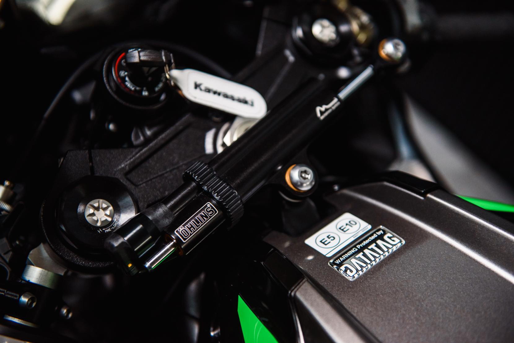 Kawasaki Ninja ZX-10R 1000 Super Sports Petrol Manual Euro 5 (213 ps)