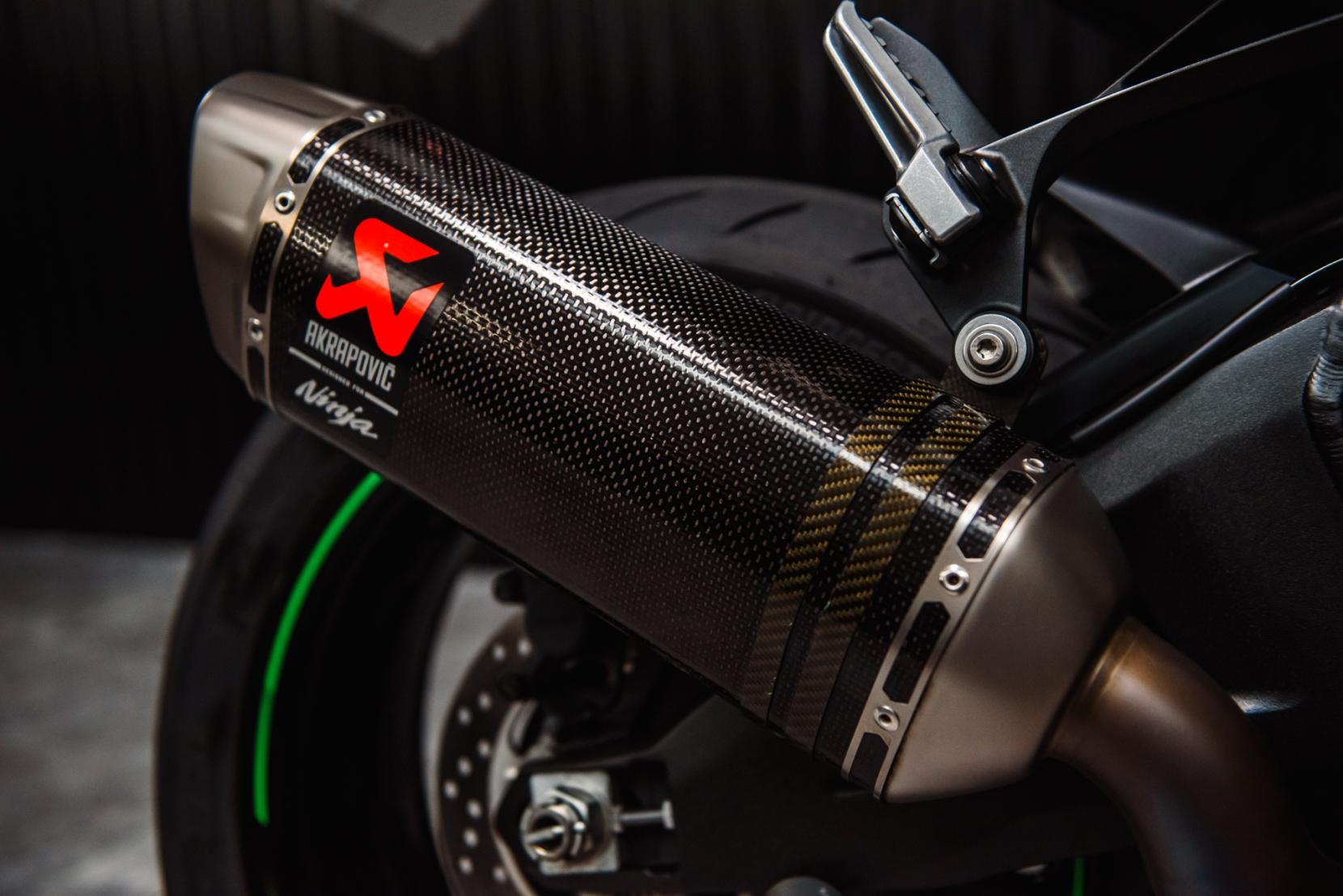 Kawasaki Ninja ZX-10R 1000 Super Sports Petrol Manual Euro 5 (213 ps)