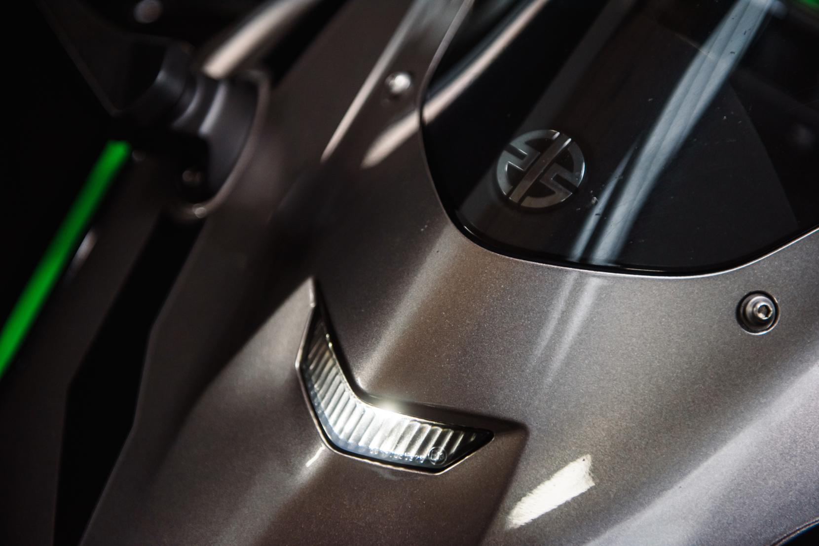 Kawasaki Ninja ZX-10R 1000 Super Sports Petrol Manual Euro 5 (213 ps)