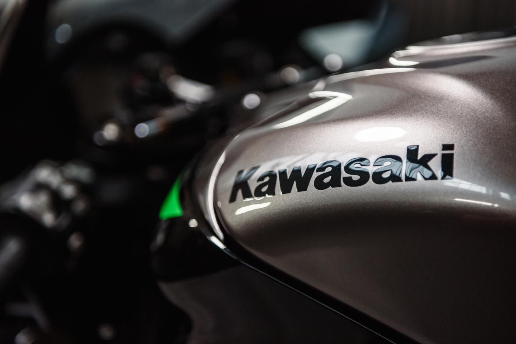 Kawasaki Ninja ZX-10R 1000 Super Sports Petrol Manual Euro 5 (213 ps)