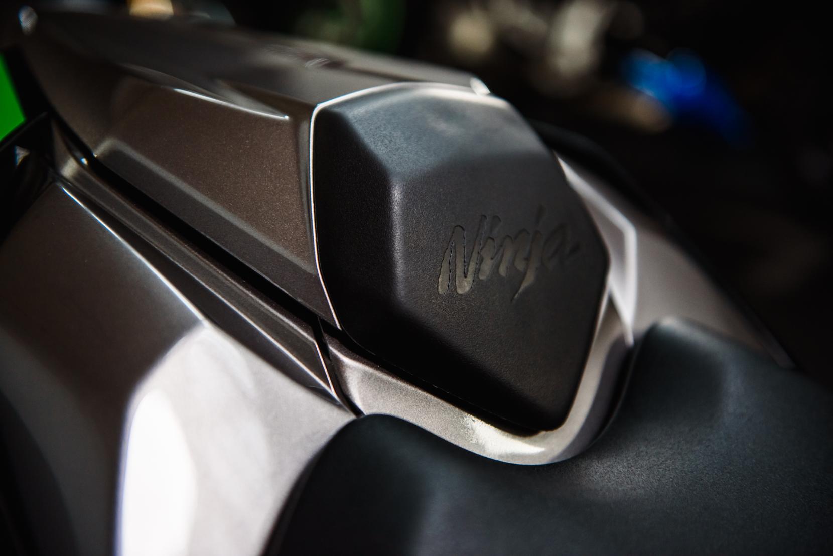 Kawasaki Ninja ZX-10R 1000 Super Sports Petrol Manual Euro 5 (213 ps)