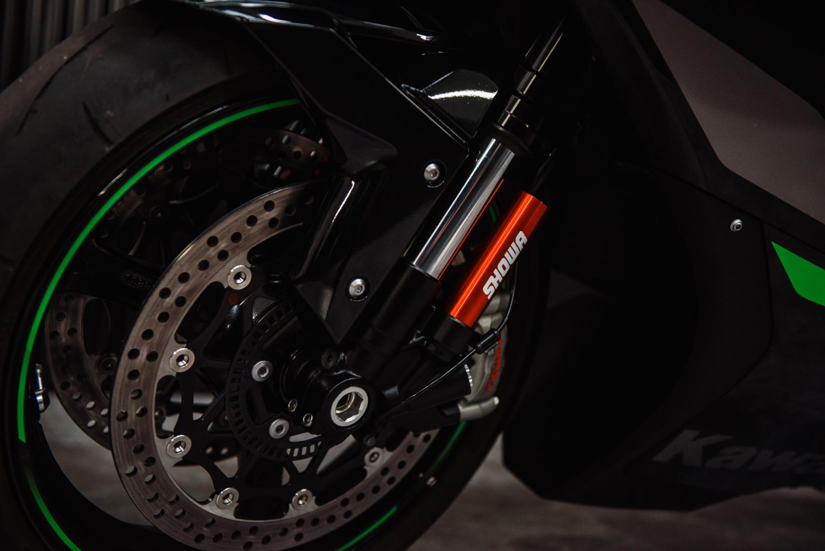 Kawasaki Ninja ZX-10R 1000 Super Sports Petrol Manual Euro 5 (213 ps)