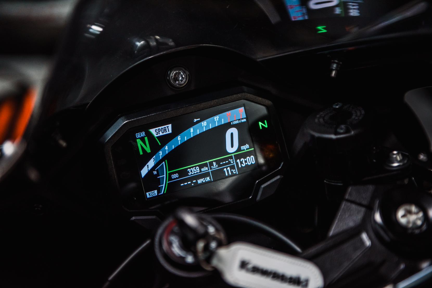 Kawasaki Ninja ZX-10R 1000 Super Sports Petrol Manual Euro 5 (213 ps)