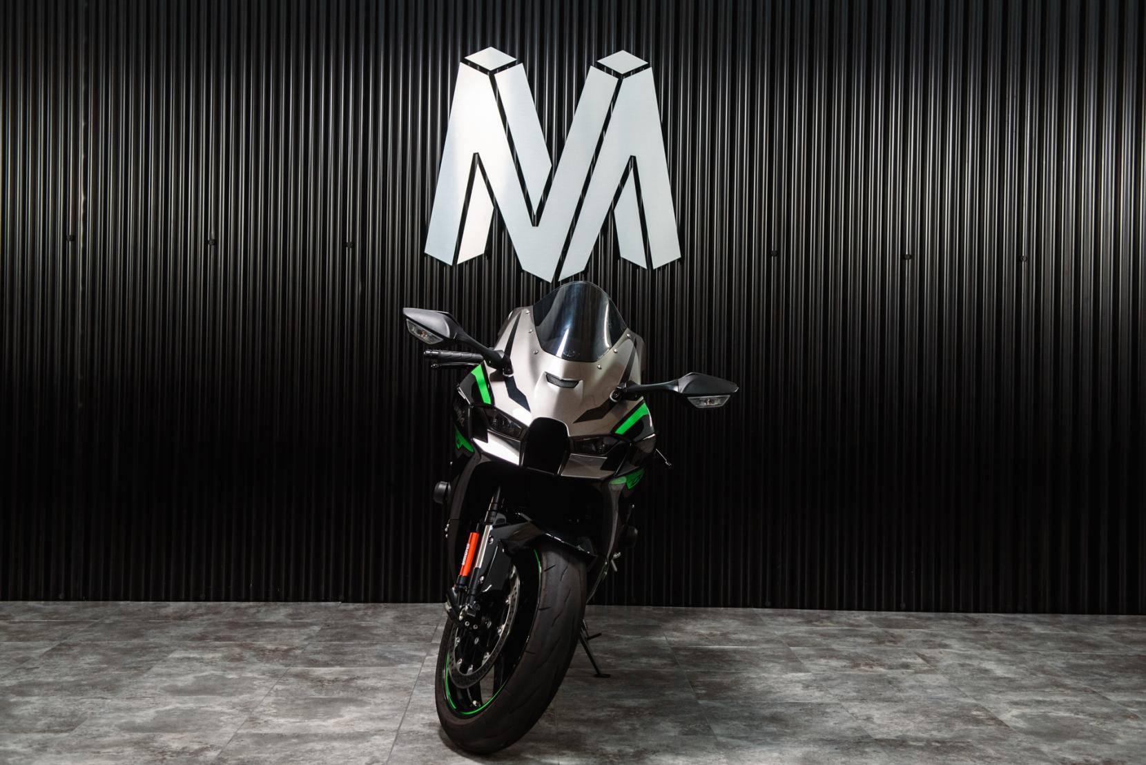 Kawasaki Ninja ZX-10R 1000 Super Sports Petrol Manual Euro 5 (213 ps)