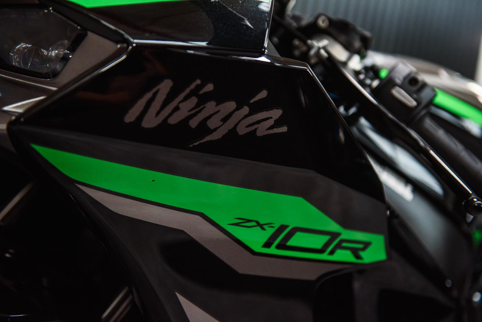 Kawasaki Ninja ZX-10R 1000 Super Sports Petrol Manual Euro 5 (213 ps)