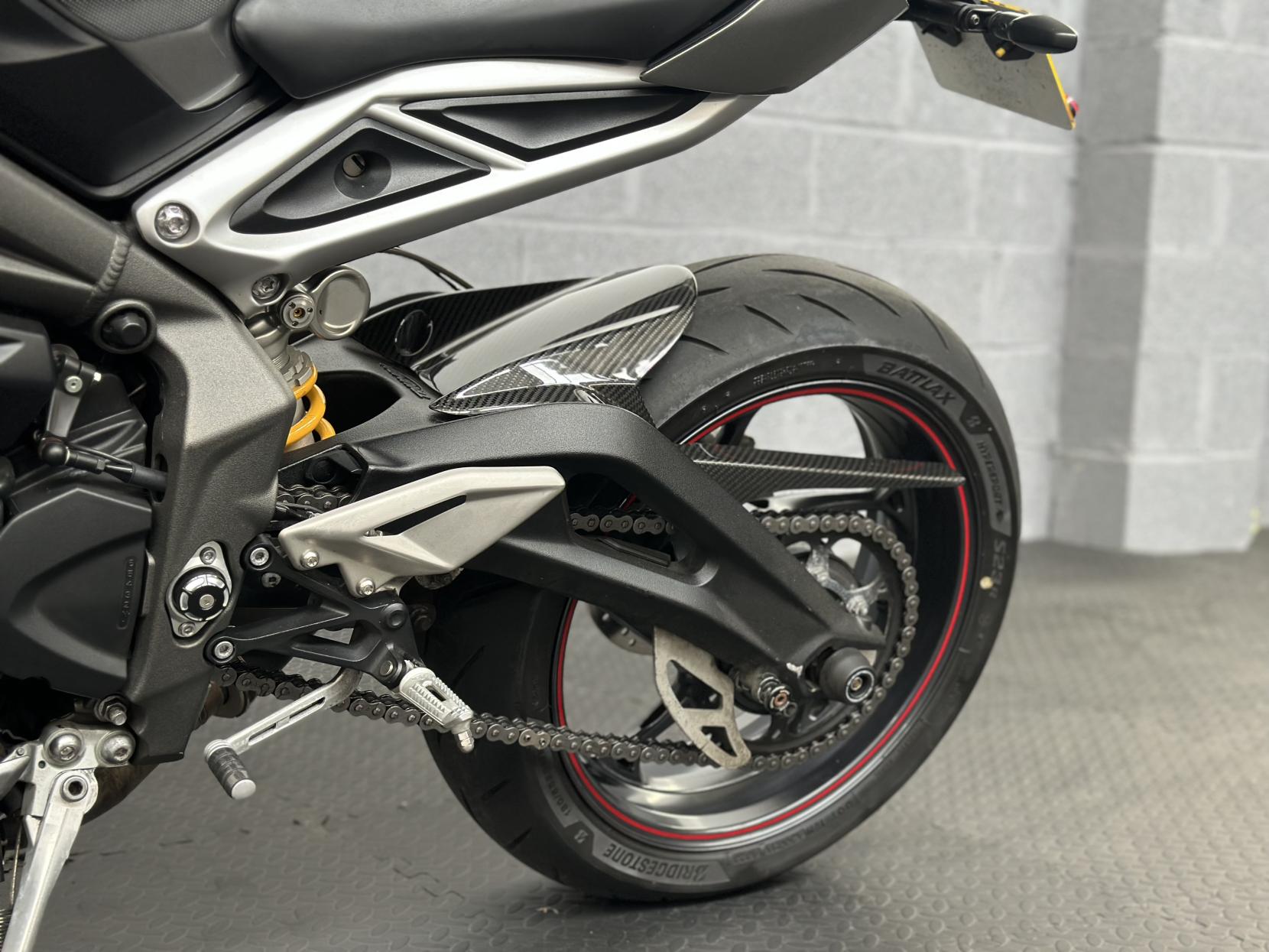 Triumph Street Triple 765 765 RS Naked Petrol Manual X-ring Euro 5 (124 ps)