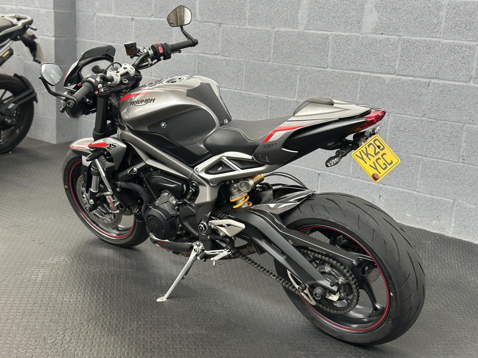 Triumph Street Triple 765 765 RS Naked Petrol Manual X-ring Euro 5 (124 ps)