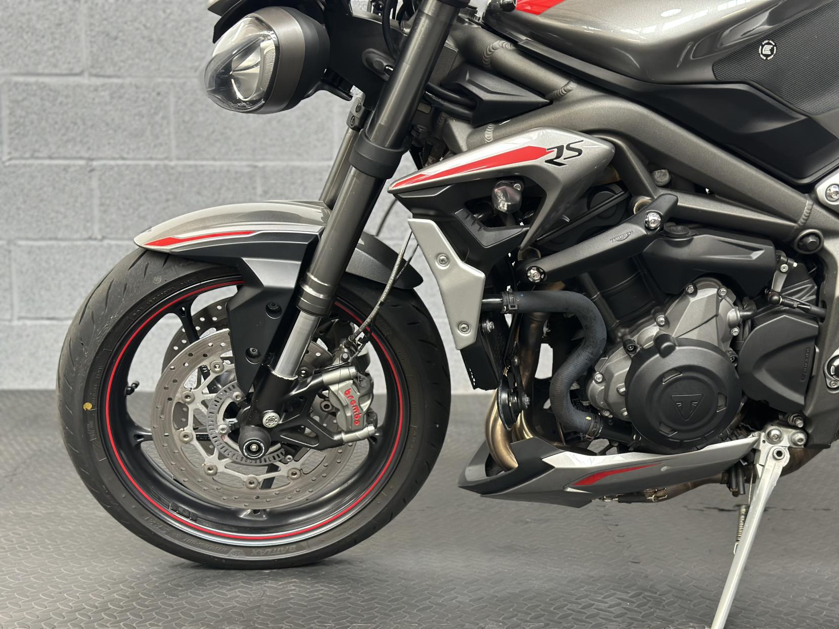 Triumph Street Triple 765 765 RS Naked Petrol Manual X-ring Euro 5 (124 ps)