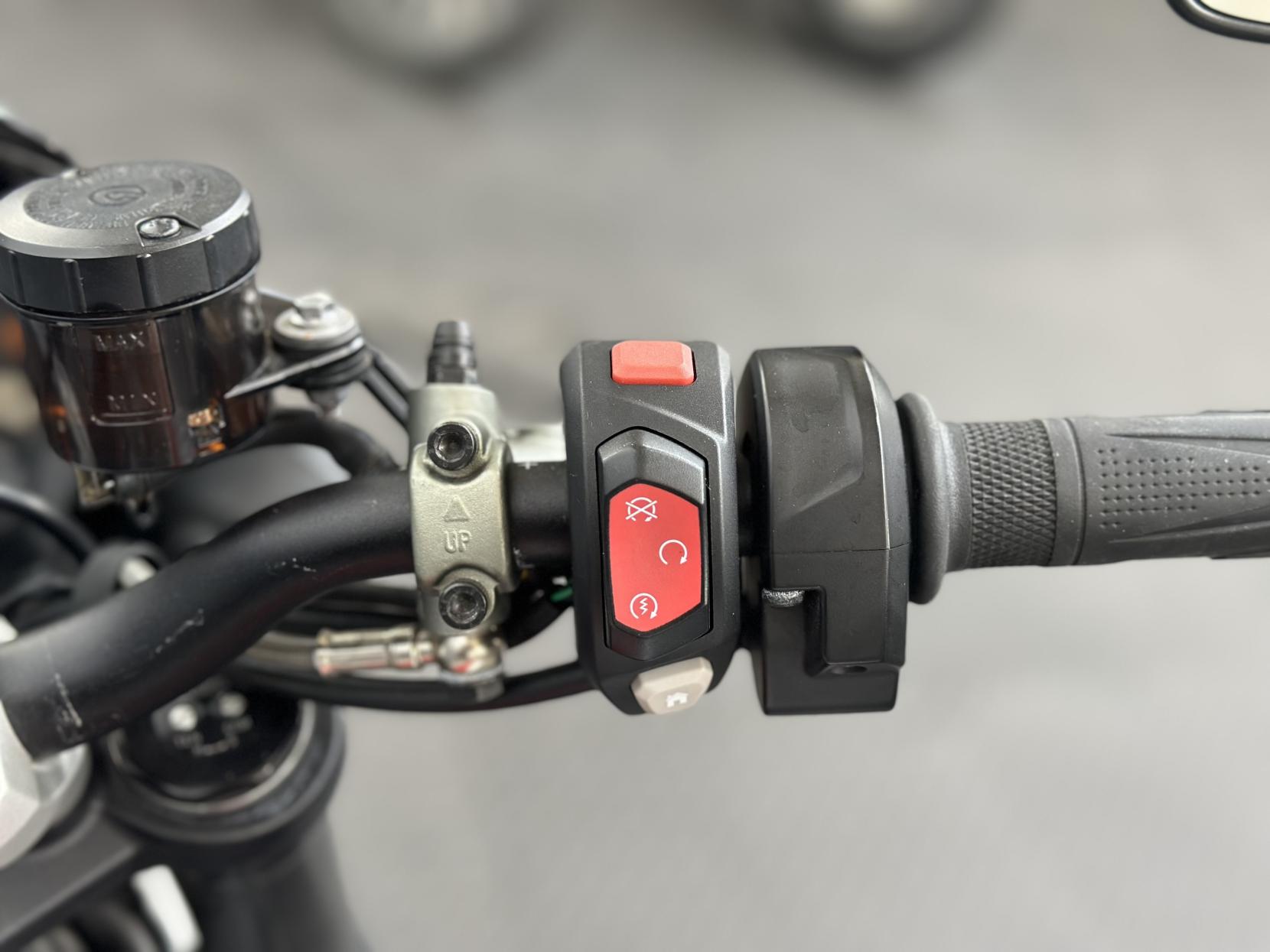 Triumph Street Triple 765 765 RS Naked Petrol Manual X-ring Euro 5 (124 ps)
